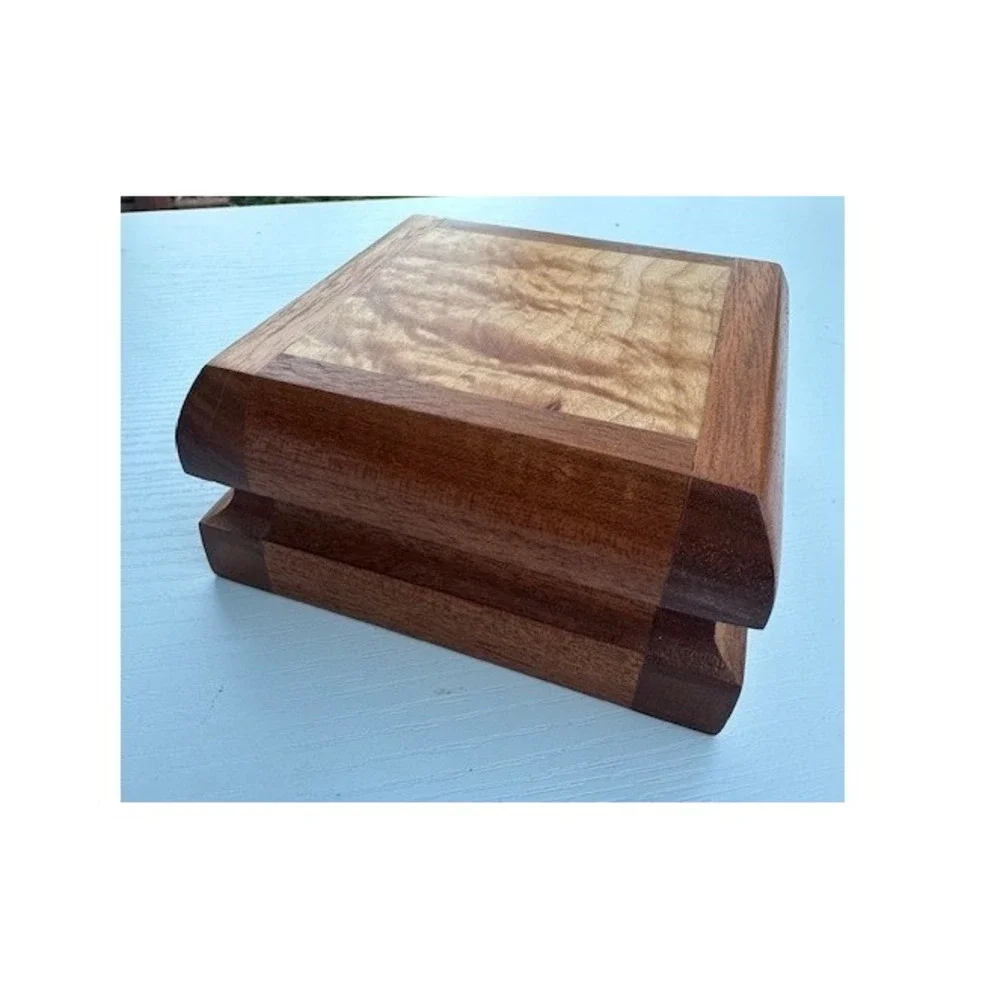 Robert Aylsworth‎ Handcrafted Maple and Cherry Wood Trinket Box Signed 2020